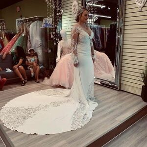 Wedding gown size 12 not altered